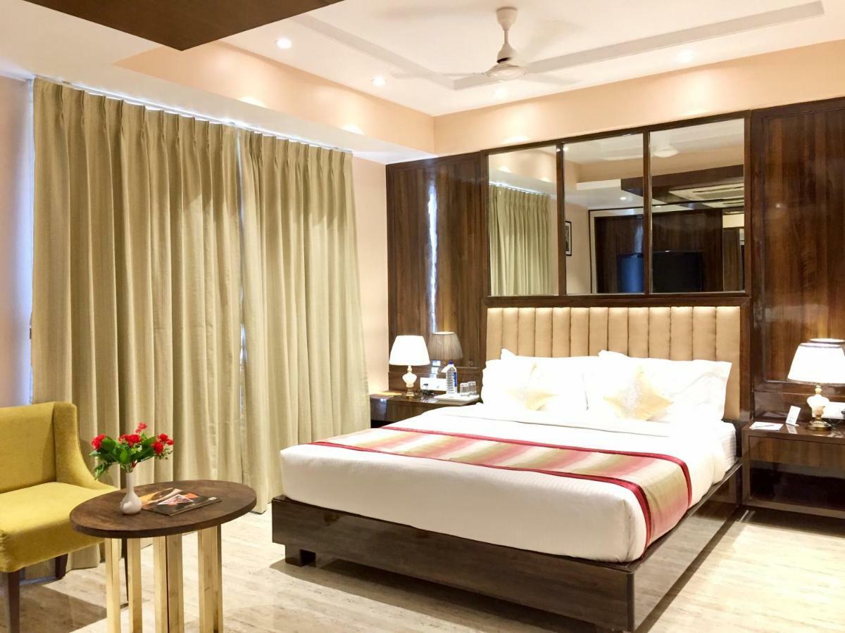 Treatotel Ахмедабад Екстер'єр фото