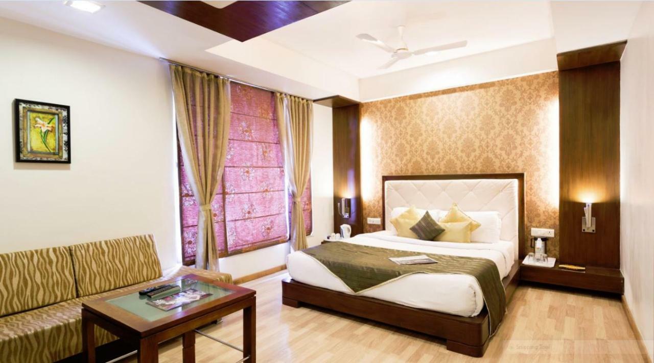 Treatotel Ахмедабад Екстер'єр фото